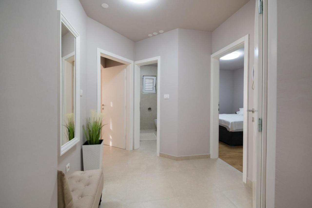 Brand New Aparment With Sea View & Swimming Pool At Ciovo - Villa Fiorentini Trogir Eksteriør billede