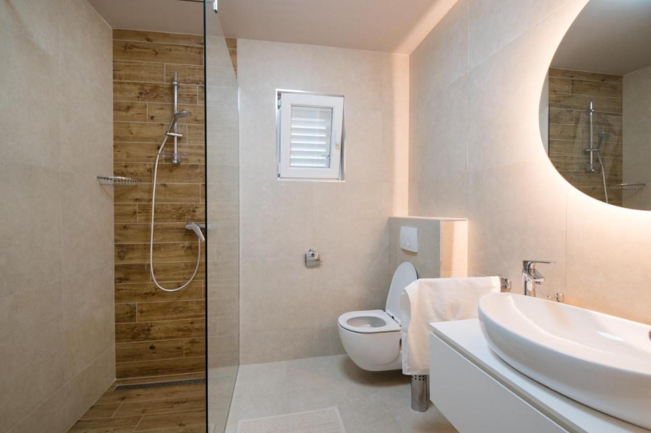 Brand New Aparment With Sea View & Swimming Pool At Ciovo - Villa Fiorentini Trogir Eksteriør billede