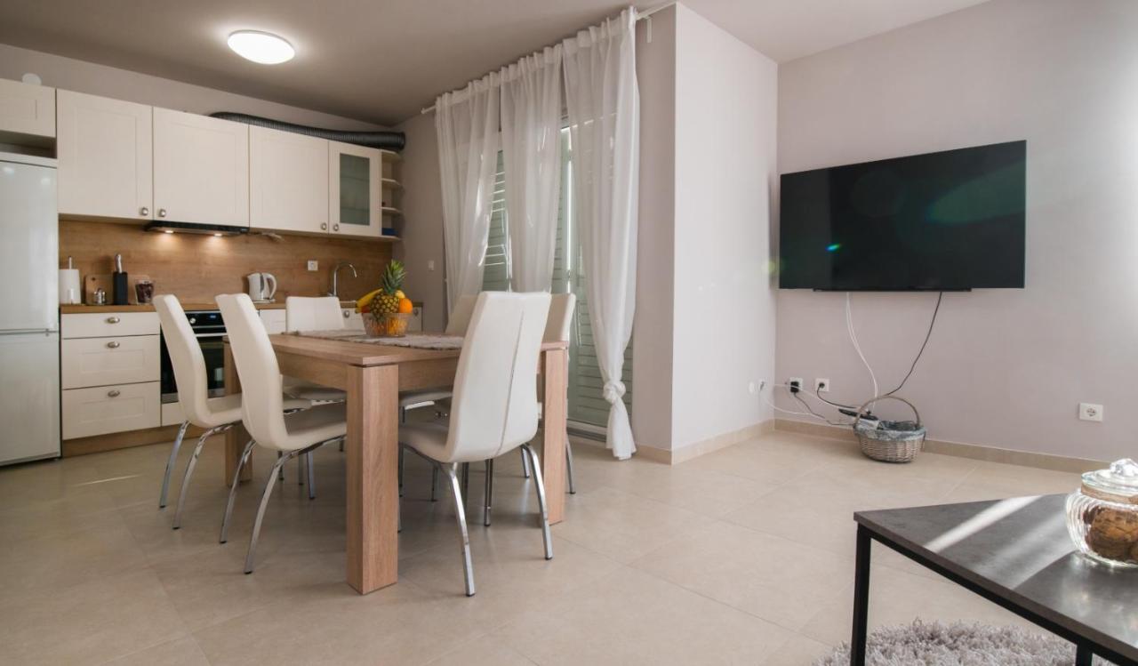 Brand New Aparment With Sea View & Swimming Pool At Ciovo - Villa Fiorentini Trogir Eksteriør billede