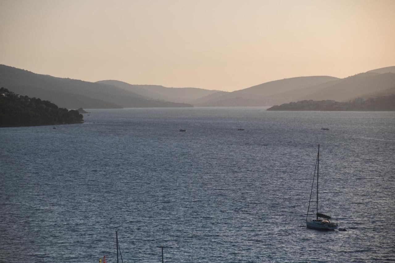 Brand New Aparment With Sea View & Swimming Pool At Ciovo - Villa Fiorentini Trogir Eksteriør billede