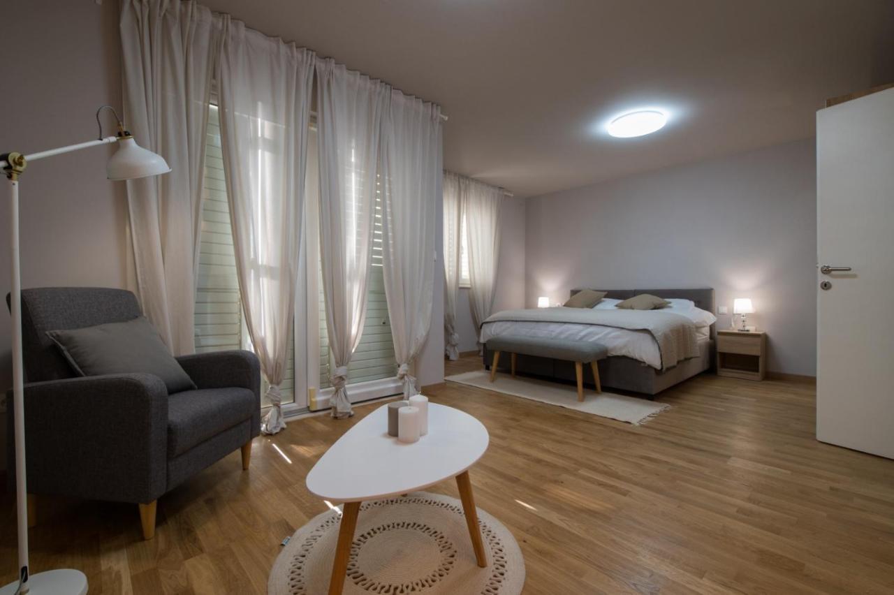 Brand New Aparment With Sea View & Swimming Pool At Ciovo - Villa Fiorentini Trogir Eksteriør billede