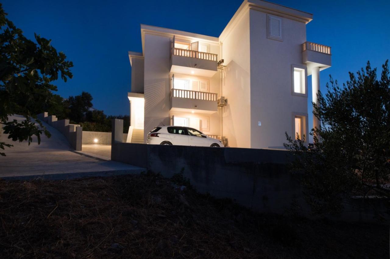 Brand New Aparment With Sea View & Swimming Pool At Ciovo - Villa Fiorentini Trogir Eksteriør billede