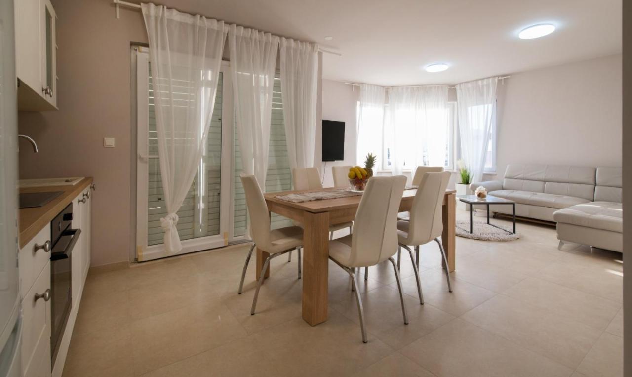 Brand New Aparment With Sea View & Swimming Pool At Ciovo - Villa Fiorentini Trogir Eksteriør billede