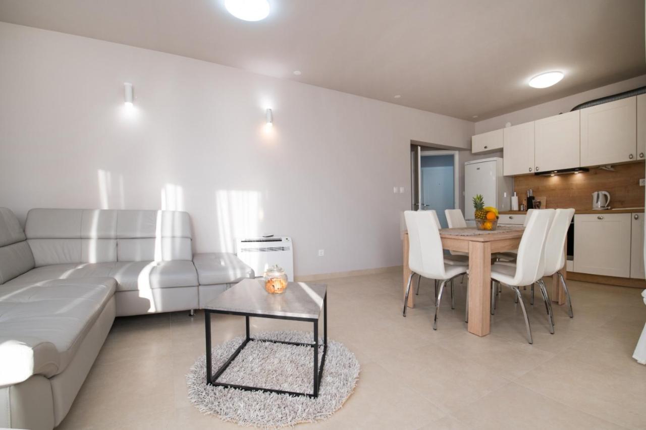 Brand New Aparment With Sea View & Swimming Pool At Ciovo - Villa Fiorentini Trogir Eksteriør billede