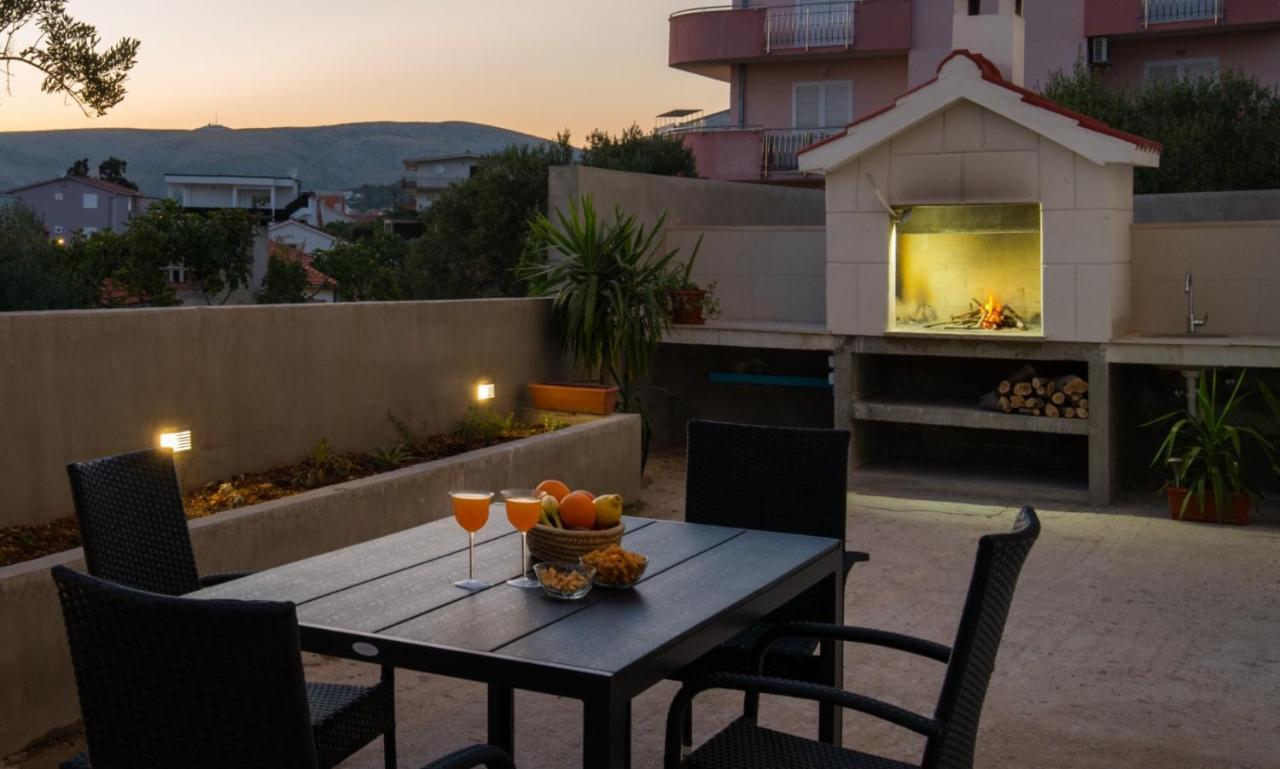 Brand New Aparment With Sea View & Swimming Pool At Ciovo - Villa Fiorentini Trogir Eksteriør billede